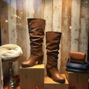 Leather Women's Buckle Boots